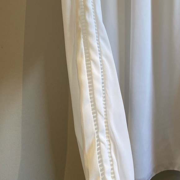 Versatile White Blouse - Picture 2 of 2